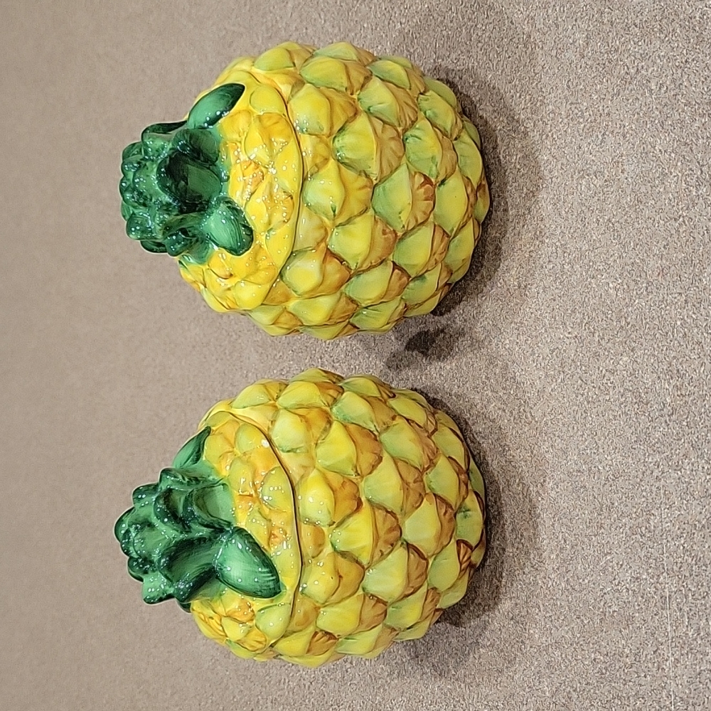 Temptations Ceramic Set of Pineapples!!!
